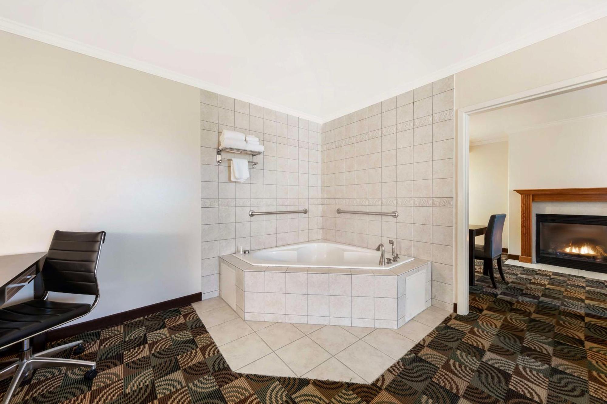 Best Western Plus Country Park Hotel Tehachapi Exterior photo