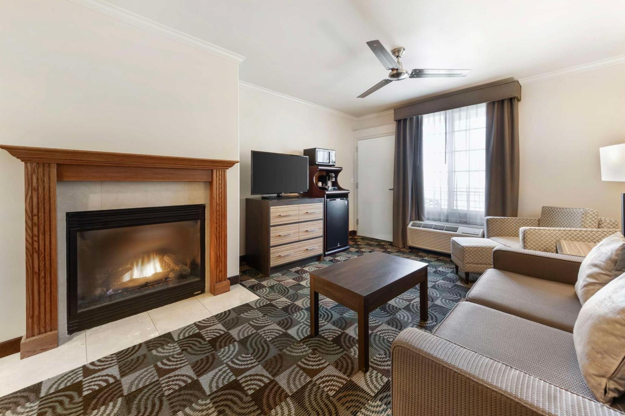 Best Western Plus Country Park Hotel Tehachapi Exterior photo