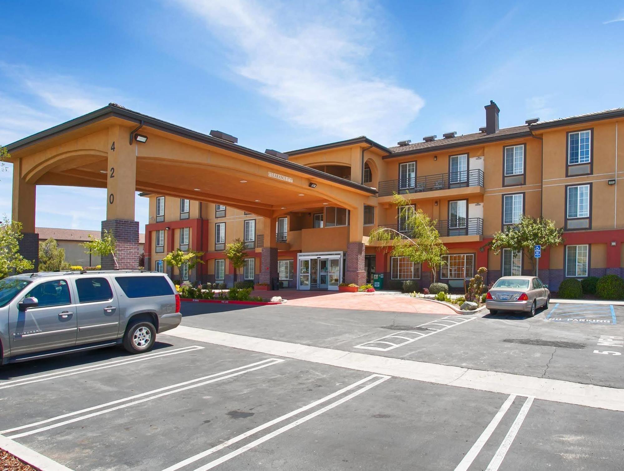 Best Western Plus Country Park Hotel Tehachapi Exterior photo